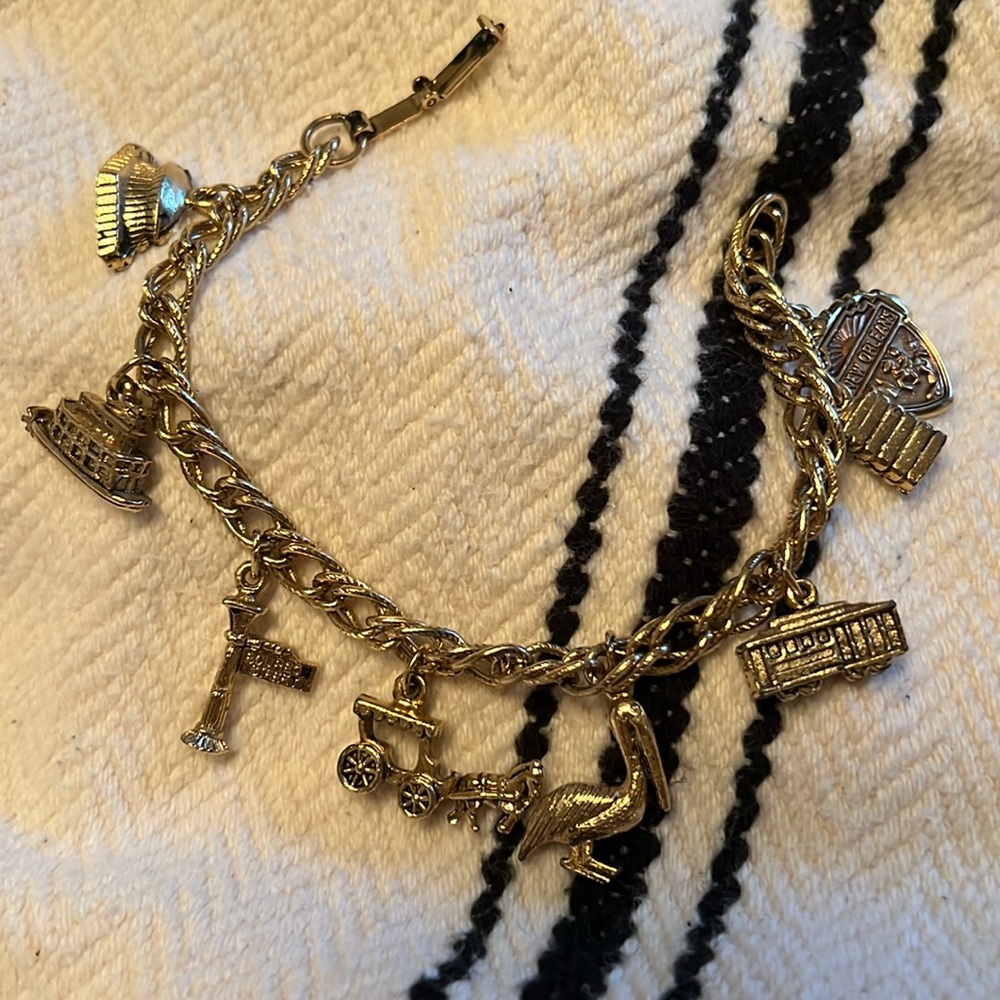 Vintage gold tone NOLA charm bracelet